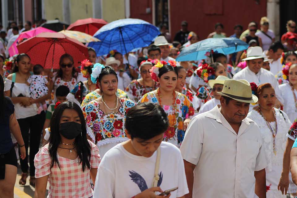 Trajes regionales en el convite tradicional