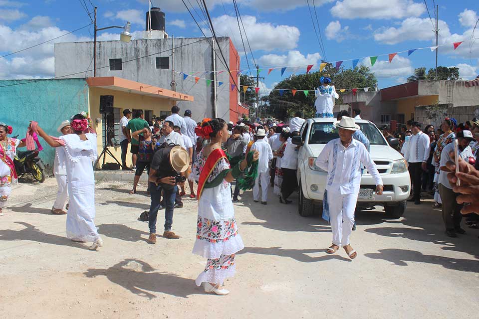 Amenizando el convite con jaranas 